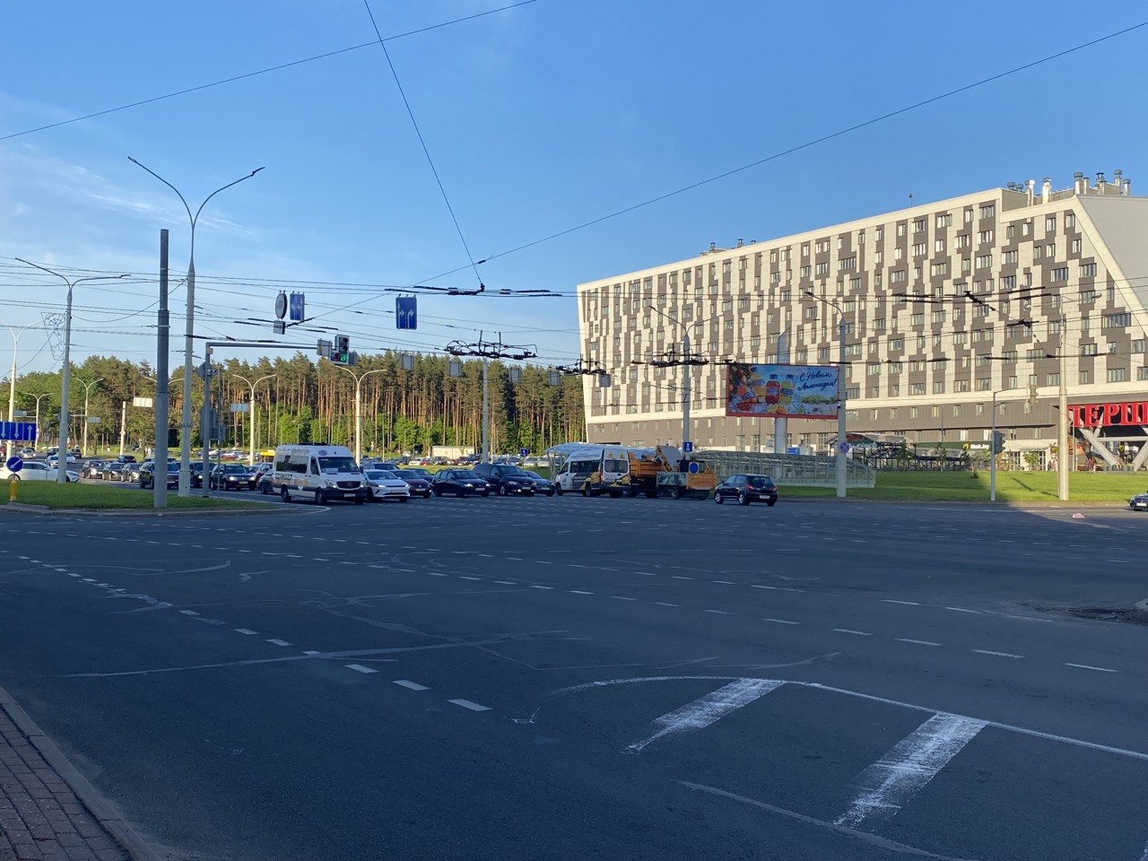 Реклама рядом с крупными торговыми центрами Минска