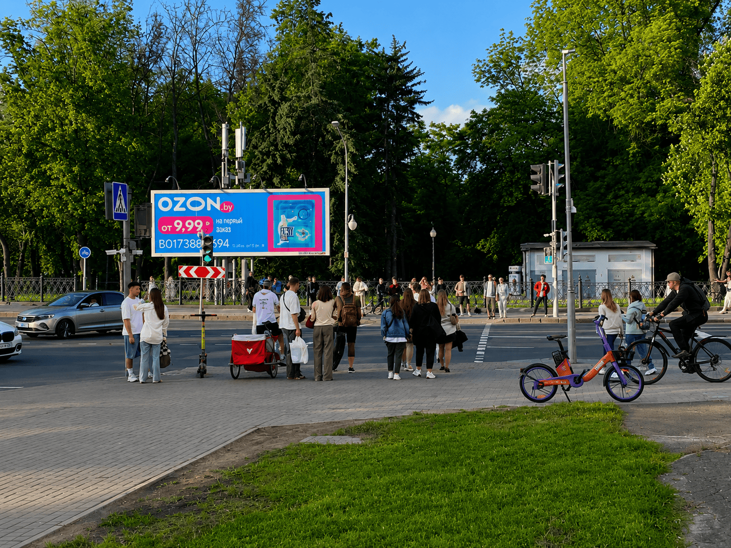 Пример наружной рекламы на перекрестке проспекта Янки Купалы и Интернациональной